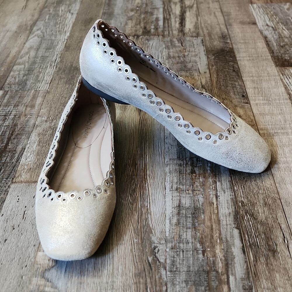 Donald Pliner Women's Metallic Taupe Suede Slip On Dana Flats Size‎ 7.5 Grommets